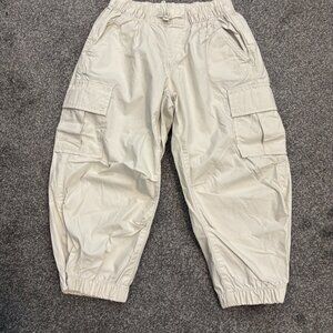 Gap Kids cream cargo pants, elastic adjustable waistband and hem, 6 pockets